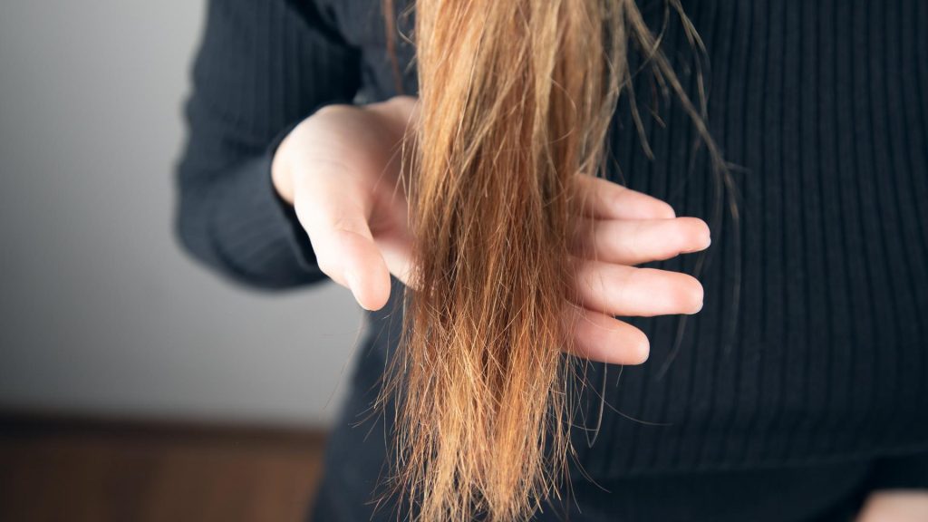 8 Telltale Signs of Damaged Hair